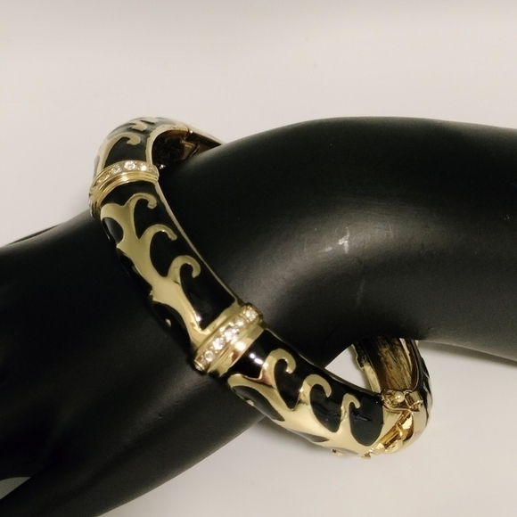 Coldwater Creek Enamel Spring Hinged Clasp Gold Black Stackable Bangle Bracelet - Picture 3 of 8